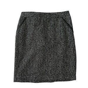 Amanda & Chelsea size 4 skirt